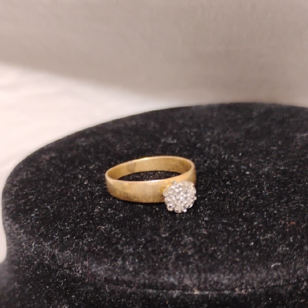 10kt Solid Gold Elegant Diamond Cluster Vintage Ring Size 5 - Picture 11 of 11